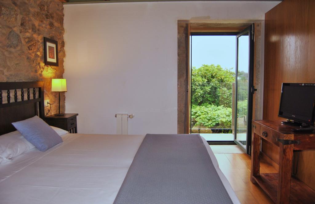 Torres De Moreda Guest House A Estrada Room photo